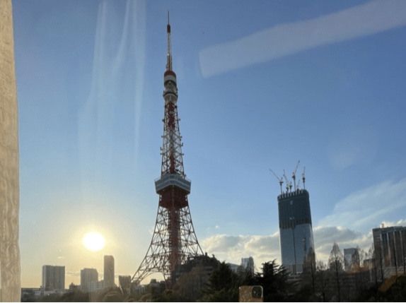 東京プリンスホテルの客室からの東京タワーの写真